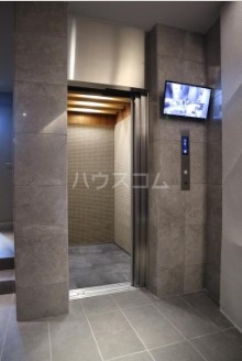 24/30 エントランス