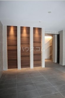 25/30 エントランス