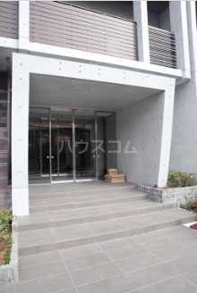 26/30 エントランス