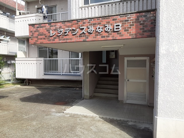 13/19 エントランス