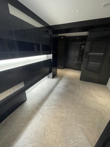 28/30 エントランス