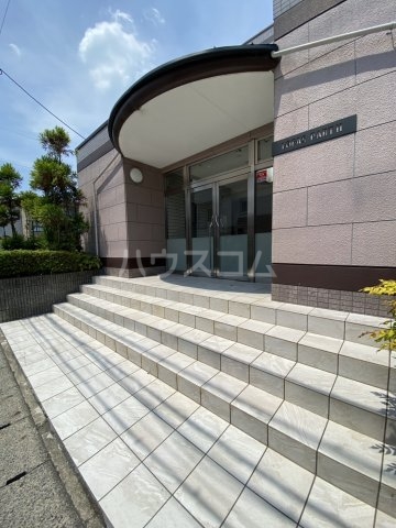 27/30 エントランス