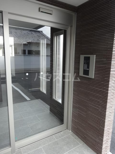 21/30 エントランス