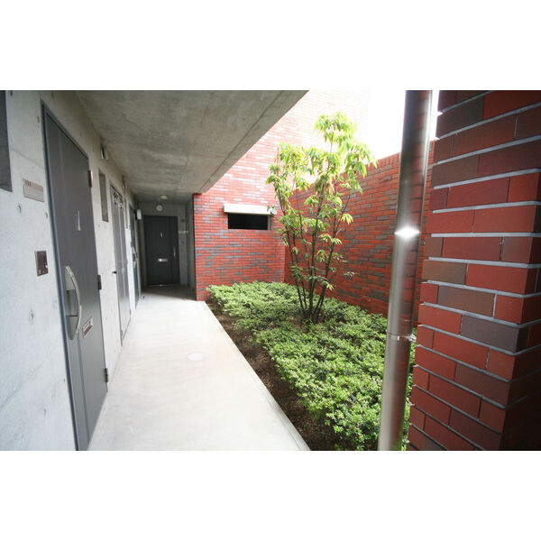 16/20 エントランス