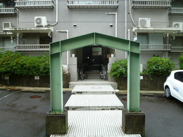 21/26 エントランス