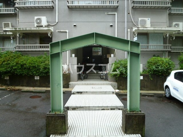 18/25 エントランス