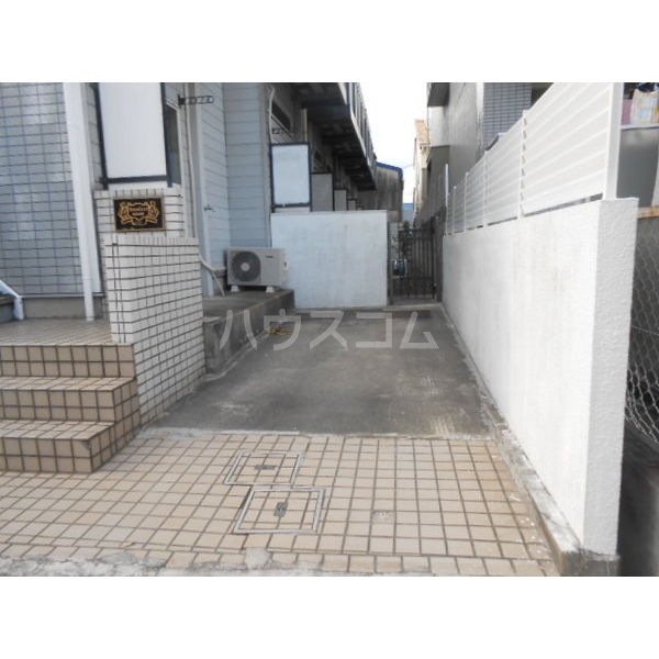 13/14 エントランス