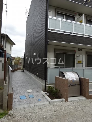 23/30 エントランス