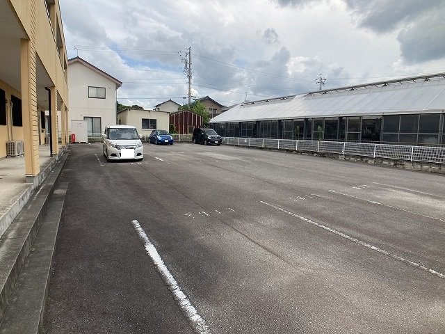 28/30 駐車場