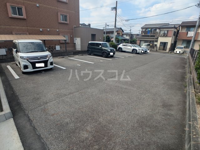 23/30 駐車場