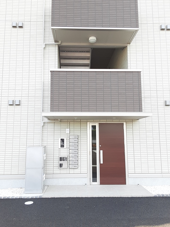 25/30 エントランス