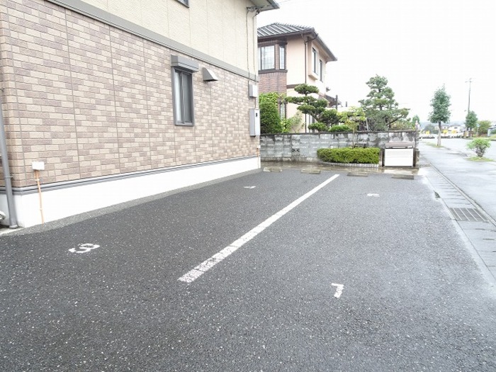 18/23 駐車場