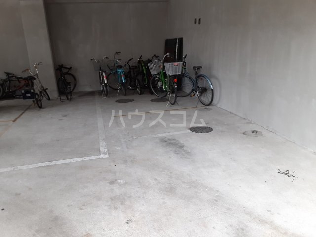 18/23 駐車場