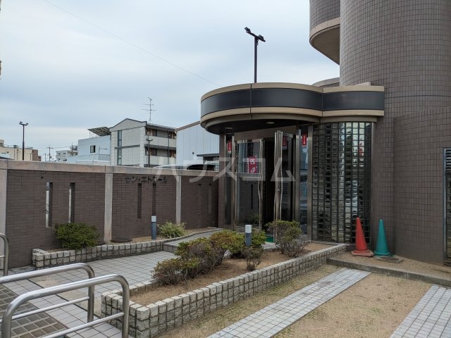 20/21 エントランス