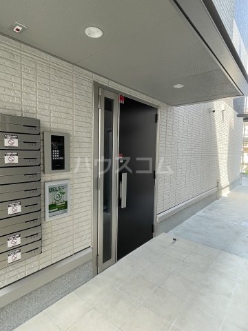 23/28 エントランス