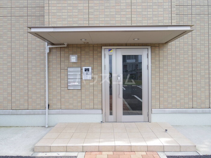 20/27 エントランス