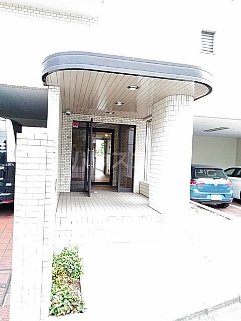 24/30 エントランス