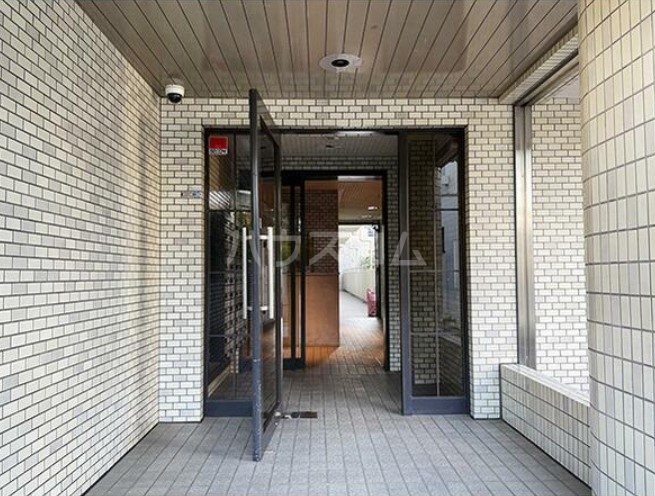 23/30 エントランス