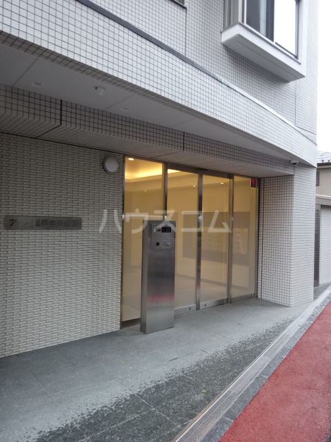 23/30 エントランス