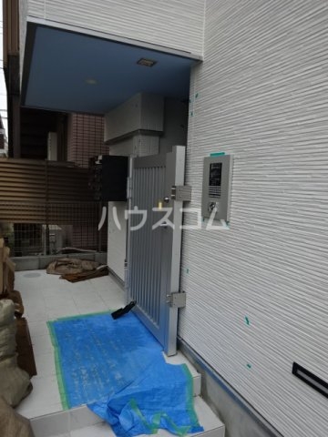 22/26 エントランス