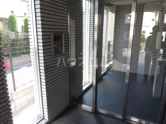 22/28 エントランス