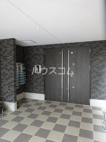 23/30 エントランス