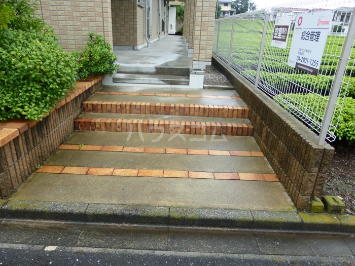 16/27 エントランス