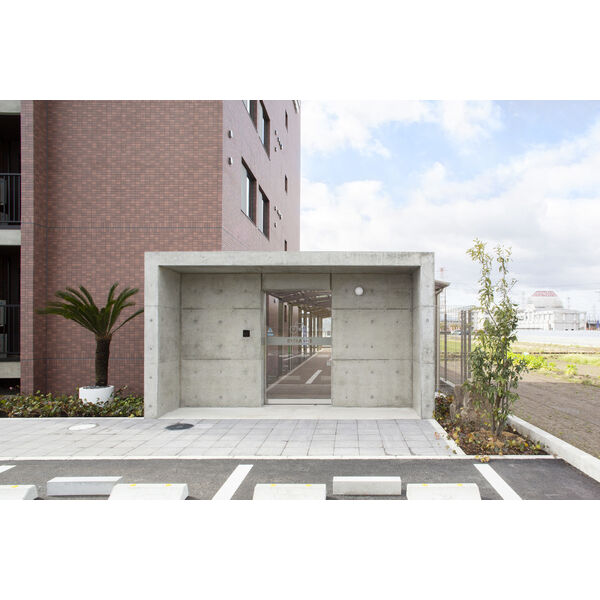 18/21 エントランス