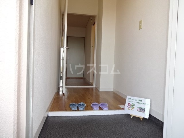 24/30 エントランス