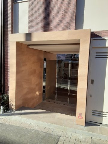 28/30 エントランス