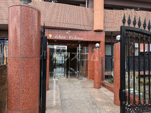 27/30 エントランス