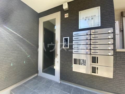 26/28 エントランス