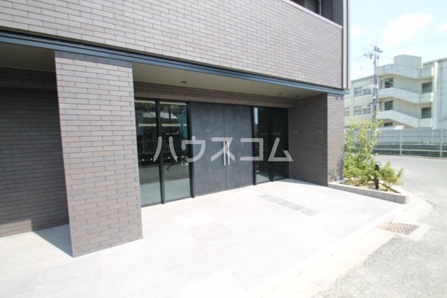 18/28 エントランス