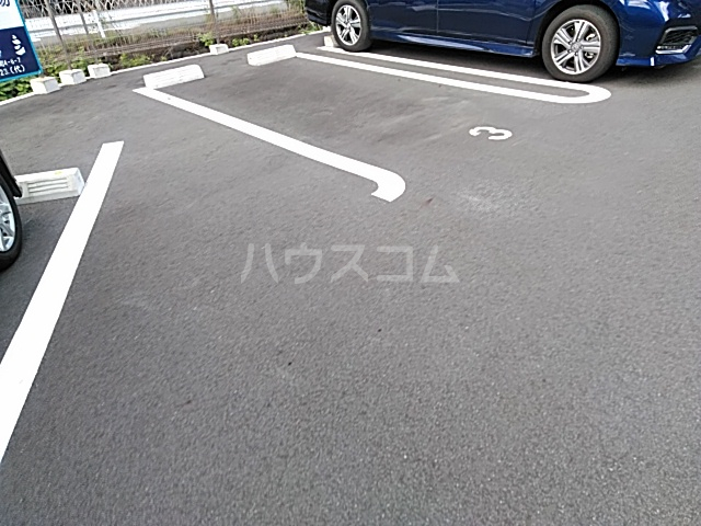2/3 駐車場