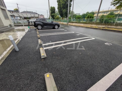 23/30 駐車場