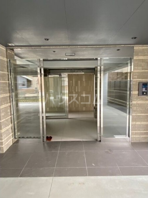 21/26 エントランス