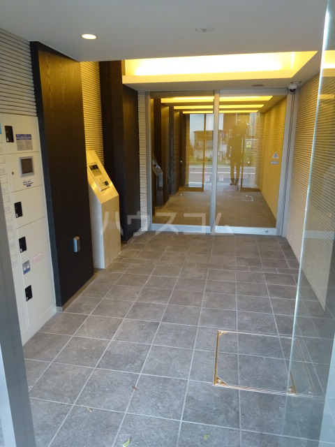 26/30 エントランス