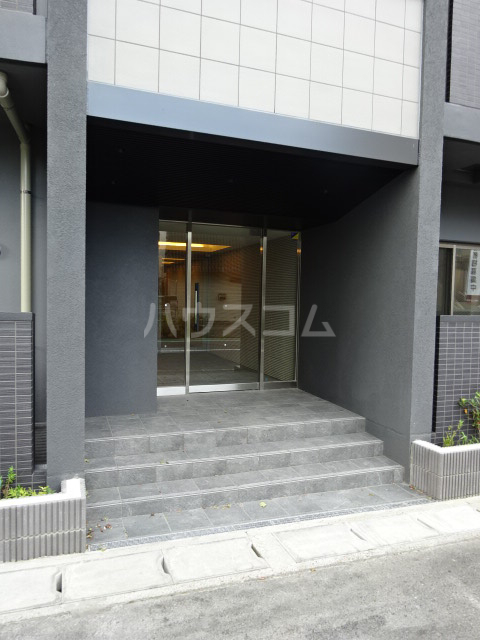 27/30 エントランス