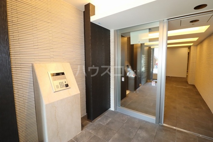 18/19 エントランス