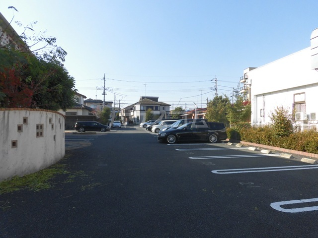 18/28 駐車場