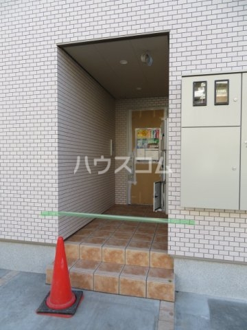 23/30 エントランス