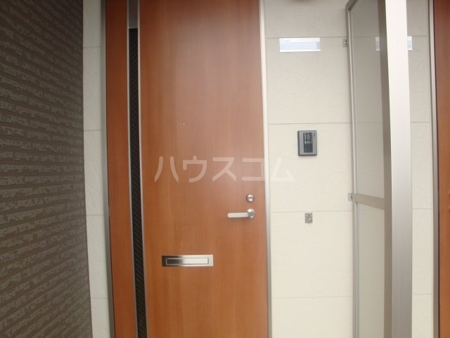 23/27 エントランス