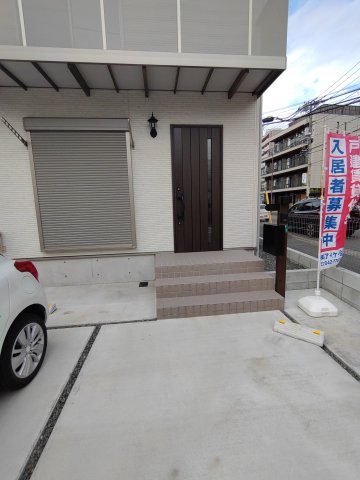 21/30 エントランス