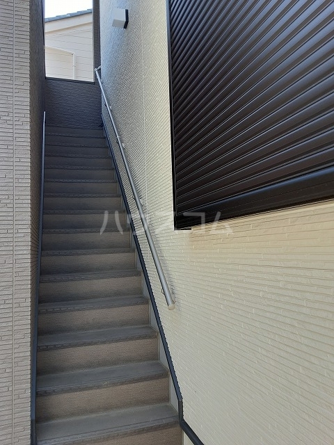 24/27 エントランス