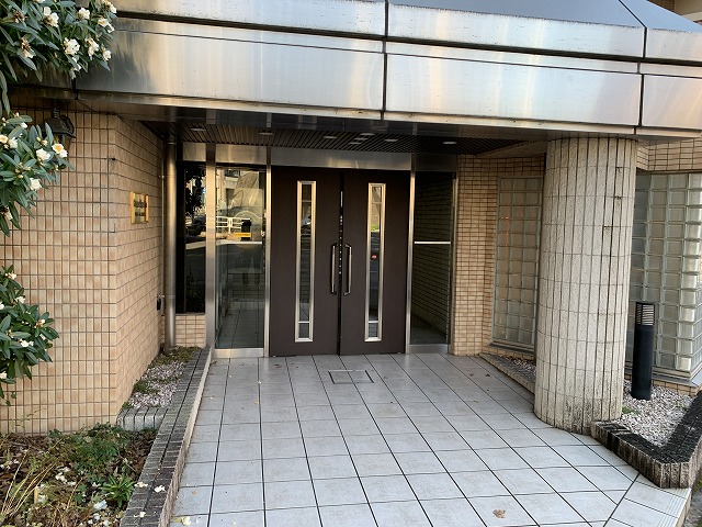 20/26 エントランス