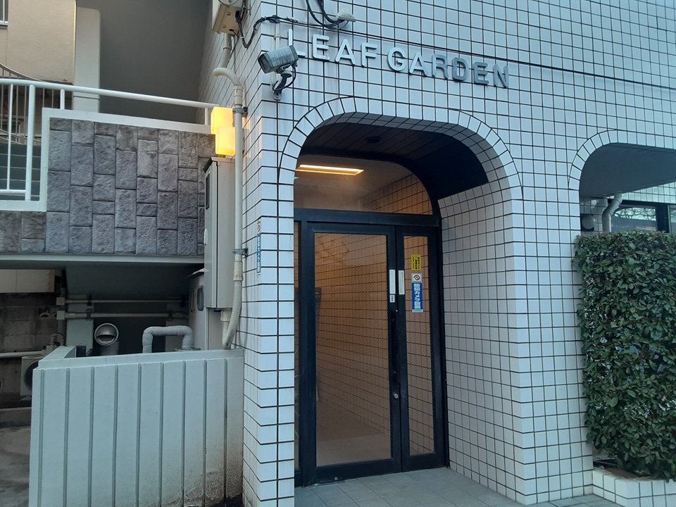 27/30 エントランス