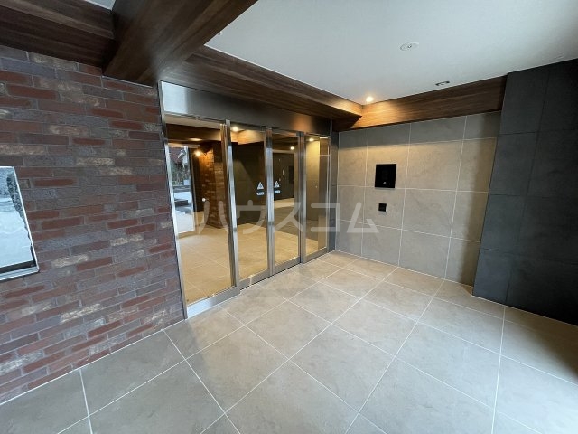 25/29 エントランス