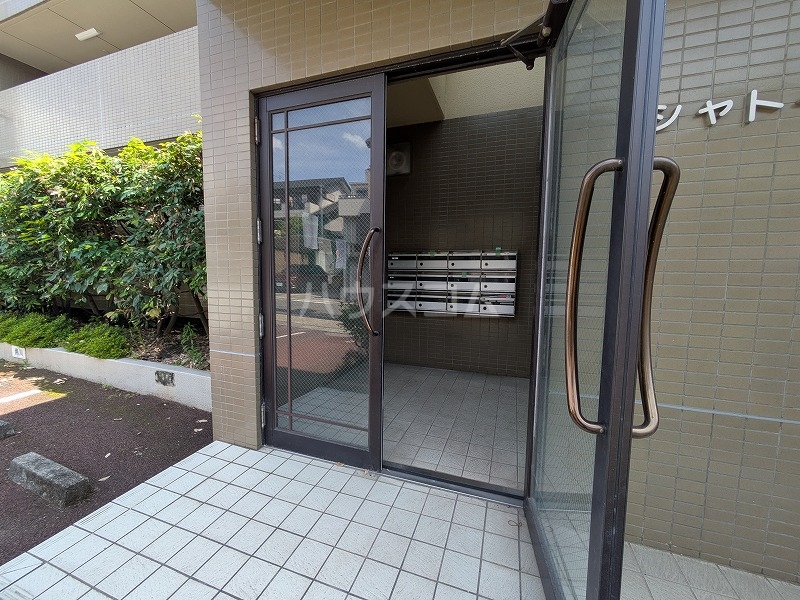 28/30 エントランス