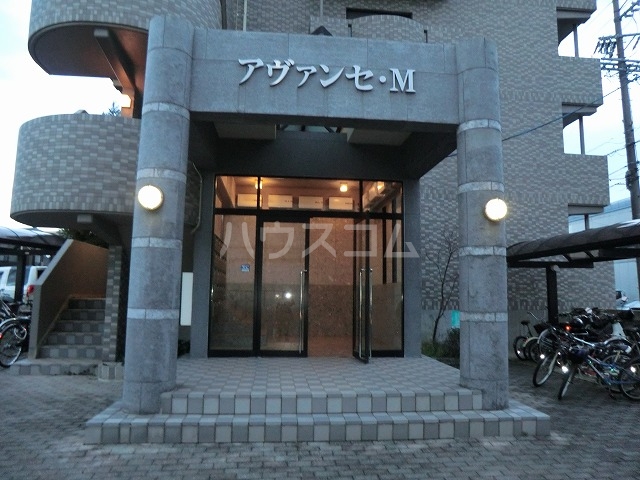 21/30 エントランス