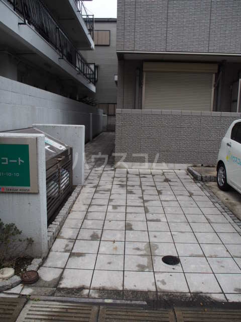 22/30 エントランス